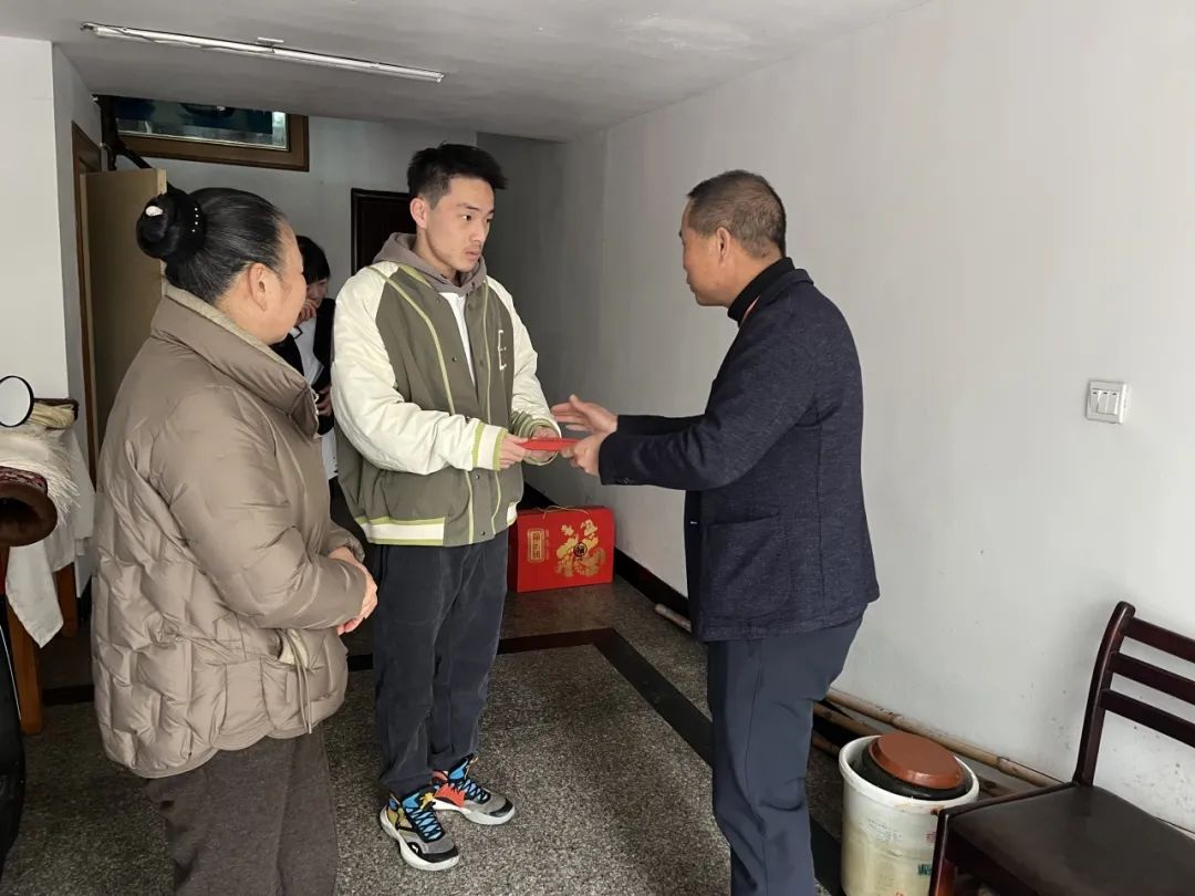 fee493cd-dfee-4326-8b7b-012be04ebedd